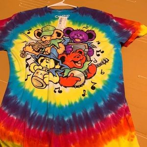 T shirt with blue yellow red on shirt brand new size medium